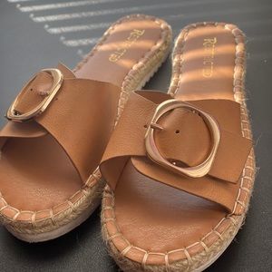Restricted sandals size 7 good conditions